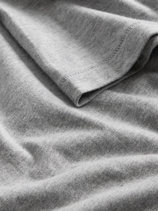 L'image numéro 4 présente T-shirt moulant en jersey