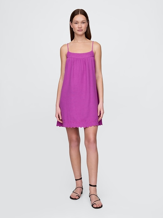 L'image numéro 1 présente Robe trapèze en gaze froissée brodée