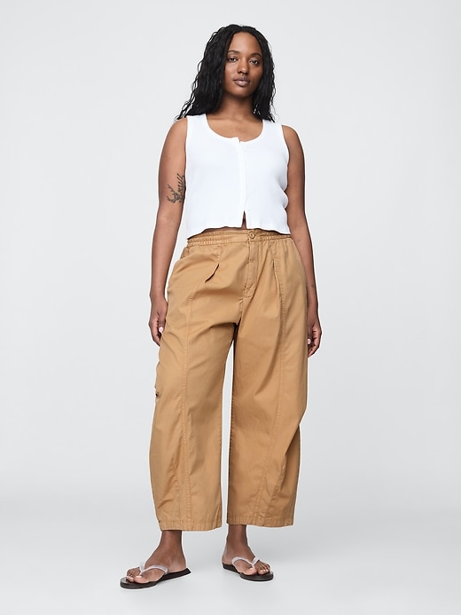 L'image numéro 5 présente Pantalon coupe baril à taille basse moyenne en sergé