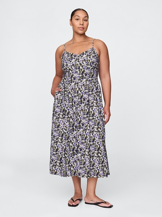 L'image numéro 4 présente Robe longue fleurie à col en v