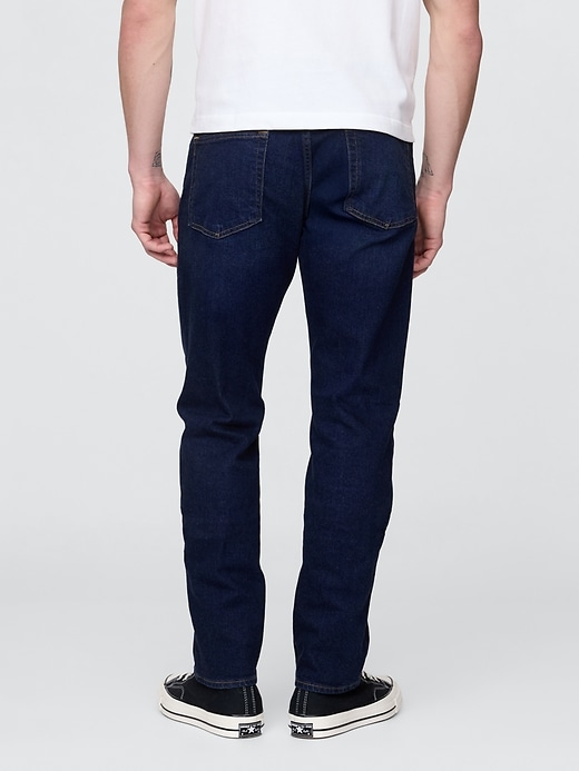 L'image numéro 4 présente Jean étroit