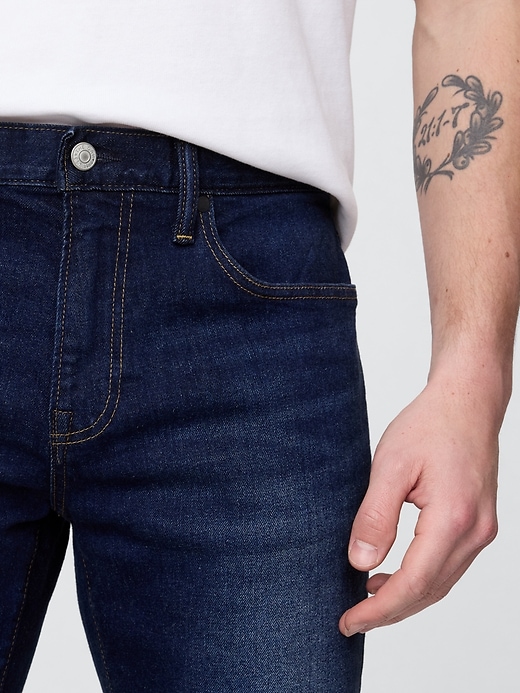 L'image numéro 5 présente Jean étroit