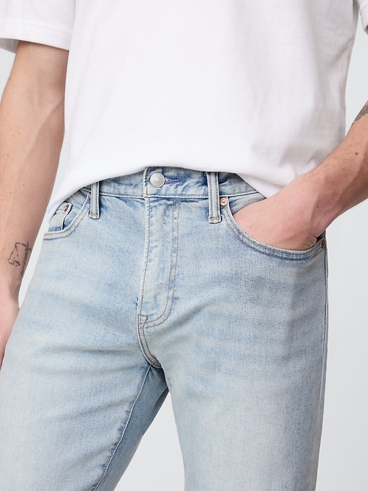 L'image numéro 3 présente Jean étroit