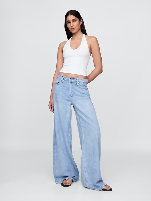 L'image numéro 2 présente Haut court bain de soleil moulant