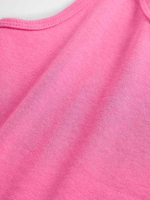 L'image numéro 5 présente Camisole courte moderne