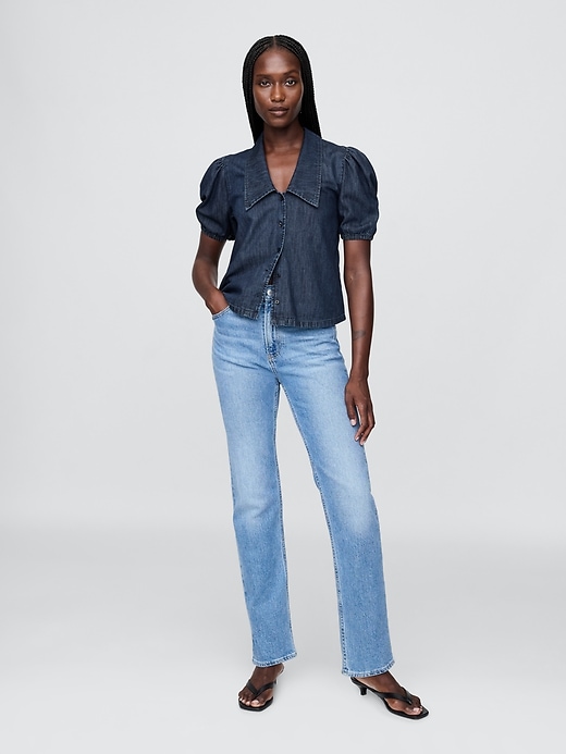 L'image numéro 2 présente Chemisier en denim à manches bouffantes