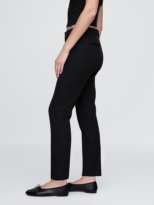 L'image numéro 3 présente Pantalon étroit bi-extensible à taille basse moyenne, longueur cheville