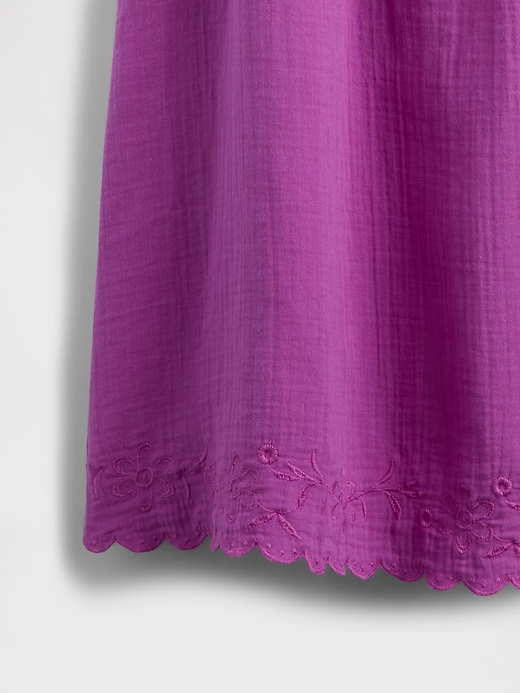 L'image numéro 7 présente Robe trapèze en gaze froissée brodée