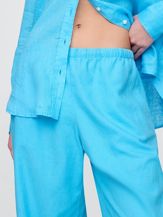 L'image numéro 9 présente Pantalon confort à ourlet large en mélange de lin