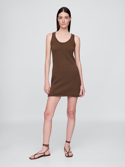 L'image numéro 1 présente Robe courte en tricot côtelé