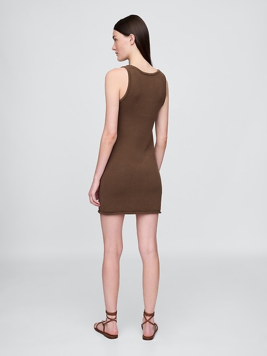 L'image numéro 2 présente Robe courte en tricot côtelé