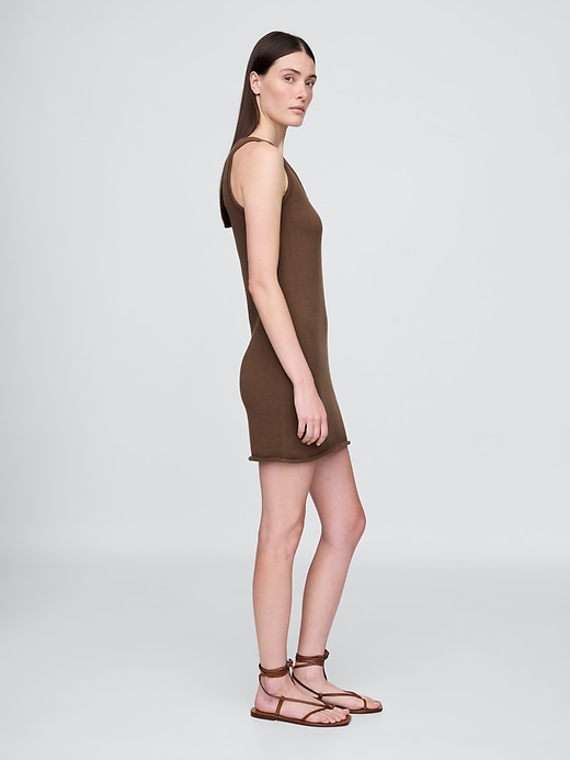 L'image numéro 3 présente Robe courte en tricot côtelé