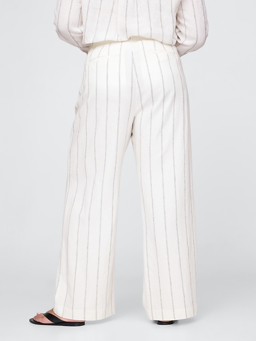 L'image numéro 6 présente Pantalon tailleur 365 à taille haute en mélange de lin