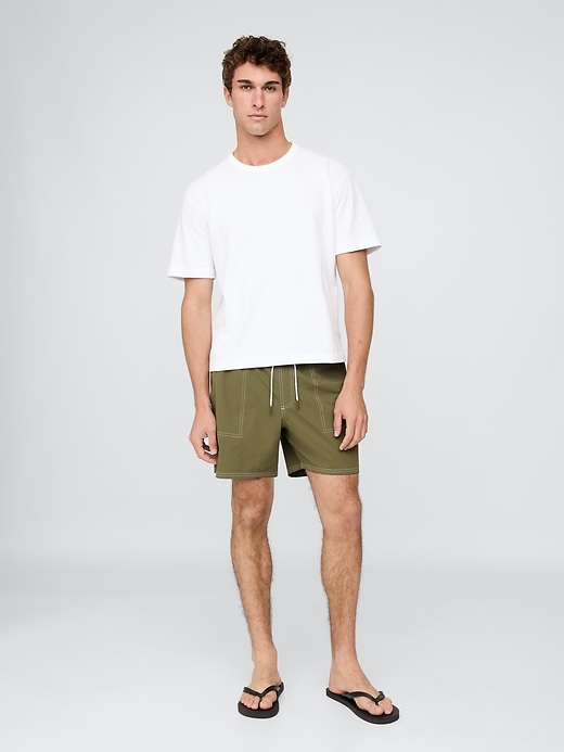 L'image numéro 1 présente Short de bain de 15 cm