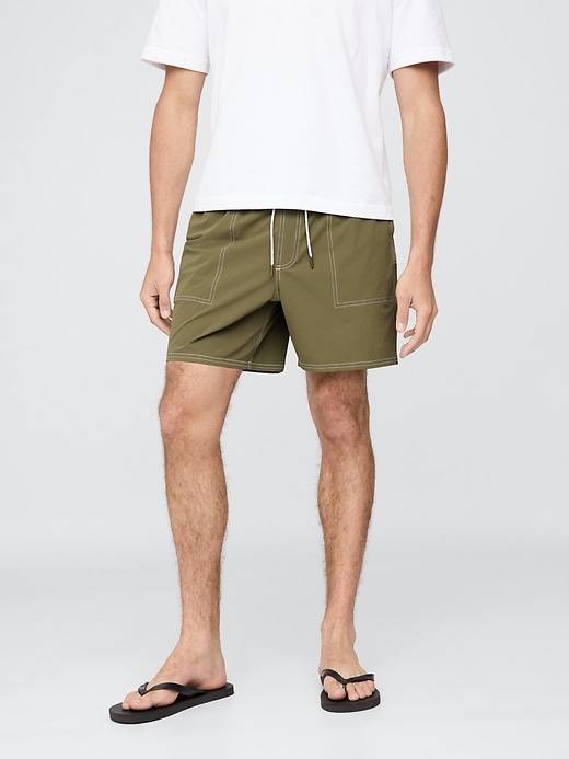 L'image numéro 2 présente Short de bain de 15 cm