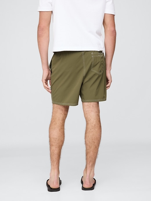 L'image numéro 4 présente Short de bain de 15 cm