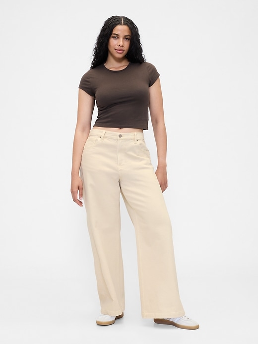 L'image numéro 5 présente Jean sportif à jambe large à taille haute