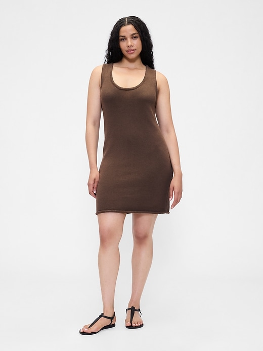 L'image numéro 4 présente Robe courte en tricot côtelé