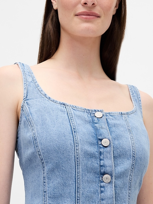 L'image numéro 4 présente Robe longue à boutons en denim à coutures apparentes