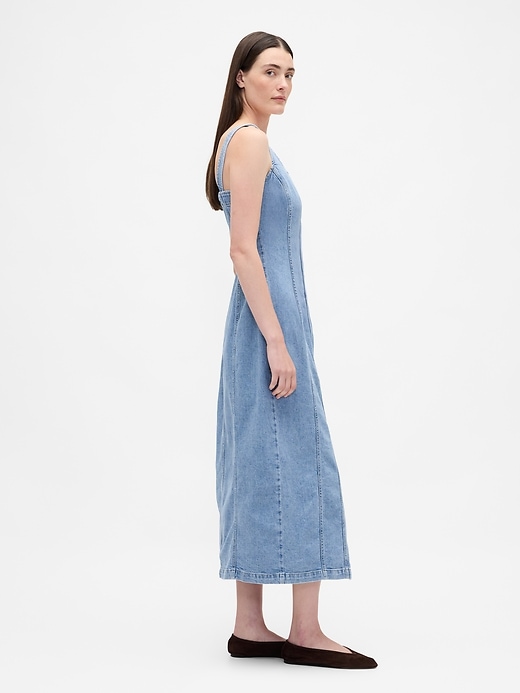 L'image numéro 3 présente Robe longue à boutons en denim à coutures apparentes