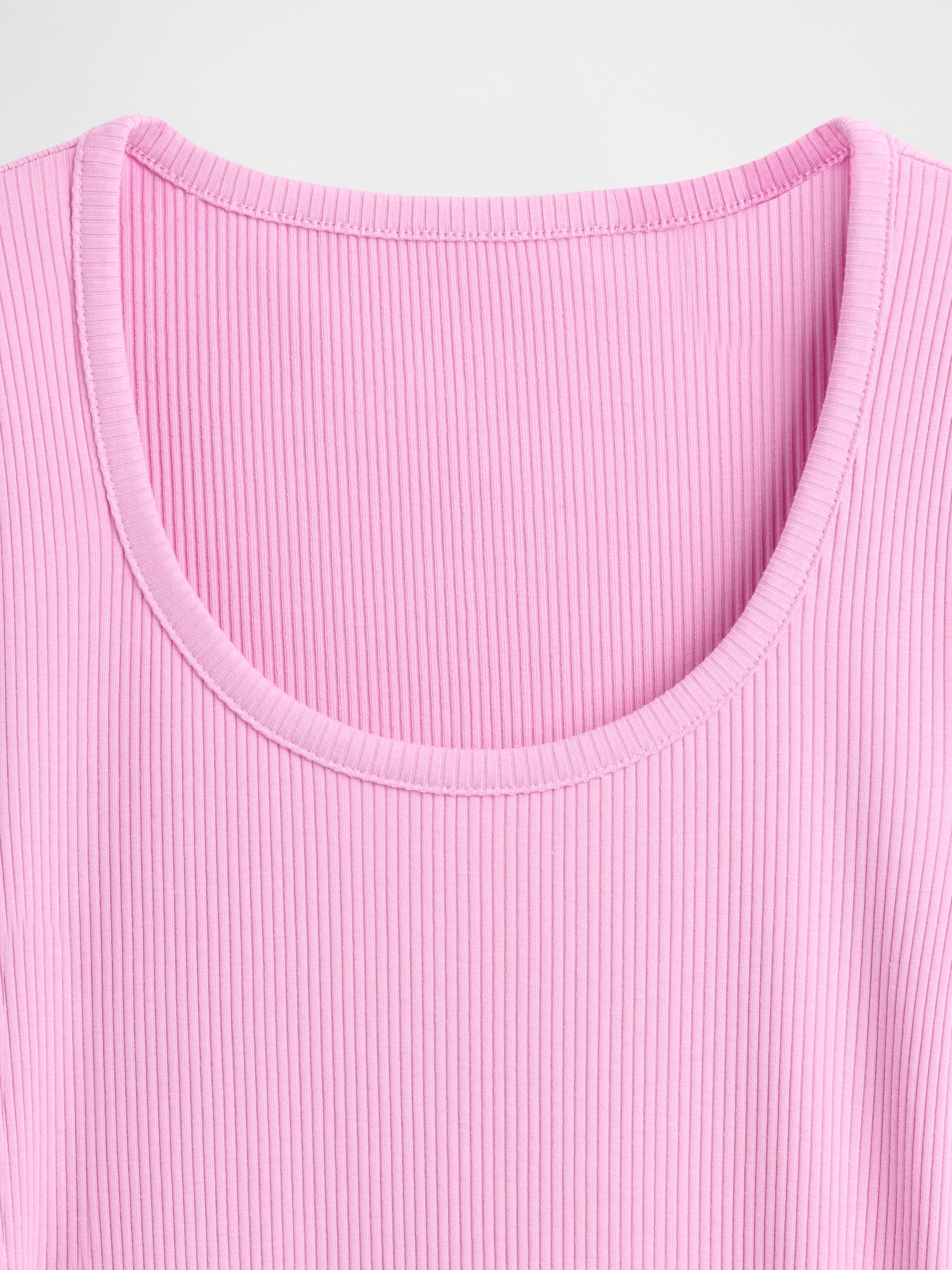 Modern Compact Rib Scoop Crop T-Shirt