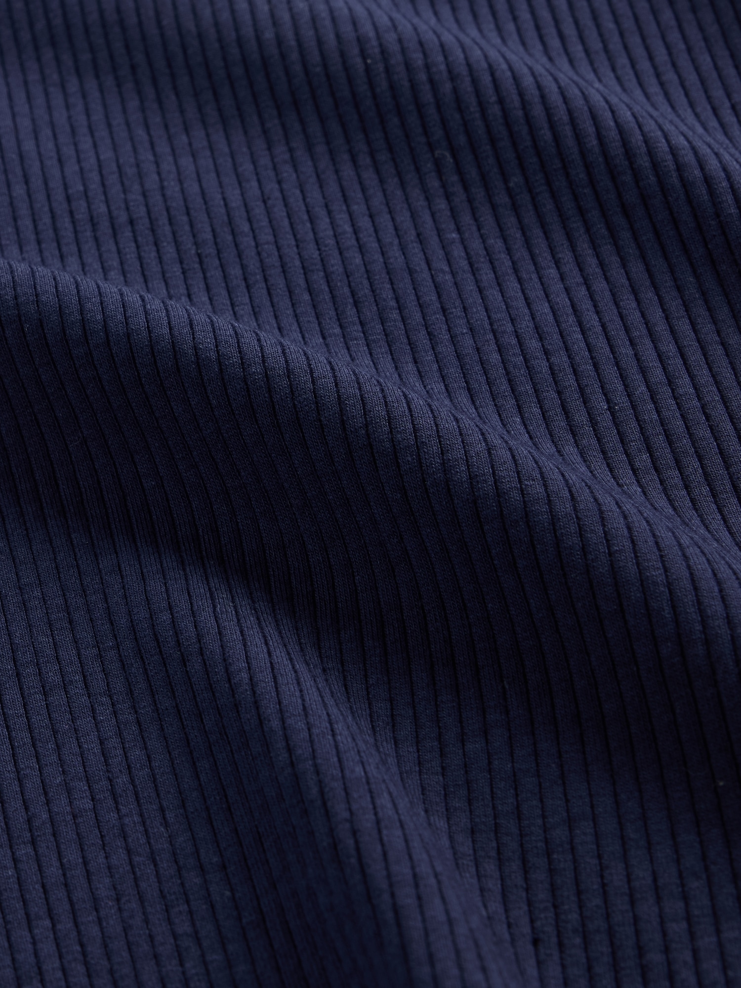 Modern Compact Rib Scoop Crop T-Shirt