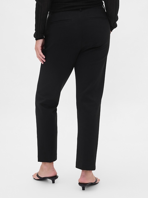 L'image numéro 6 présente Pantalon étroit court à taille haute en tricot point de Rome