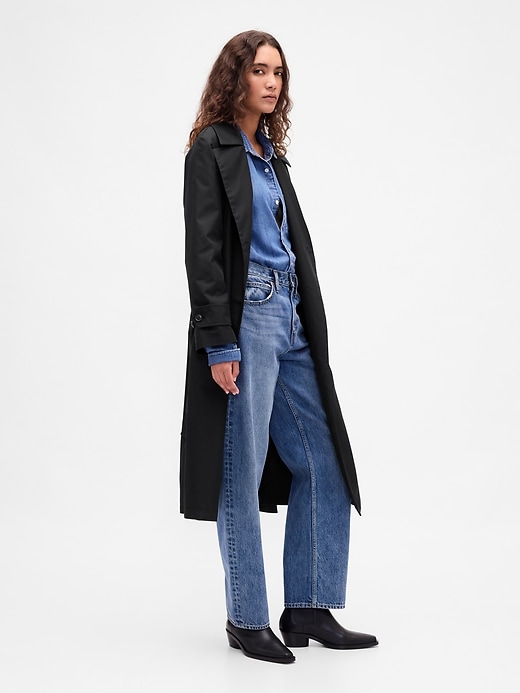 L'image numéro 2 présente Trench emblématique