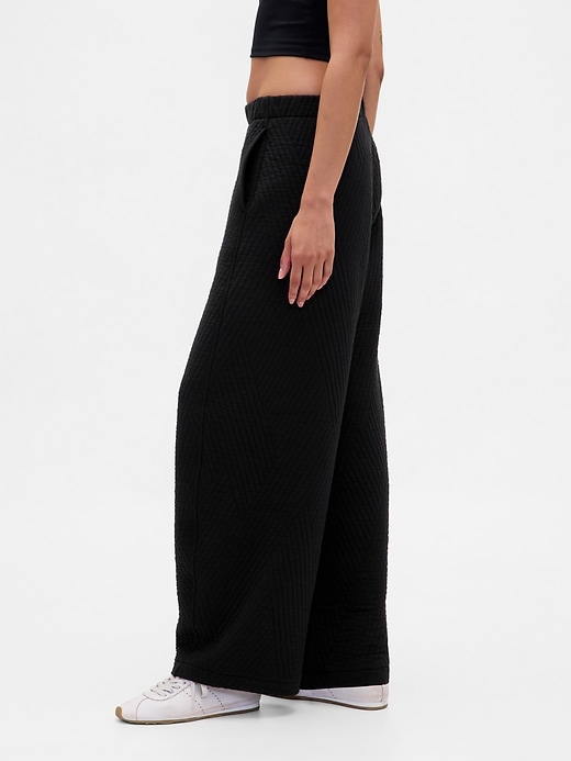Image number 3 showing, GapFit Quilted Jacquard Barrel Pants