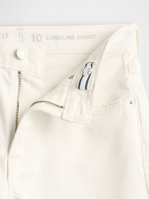 L'image numéro 5 présente Bermuda en denim à taille basse moyenne pour Enfant