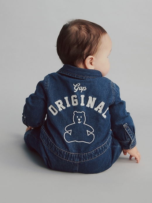 L'image numéro 5 présente Combinaison en denim à logo Gap et ourson Brannan pour Bébé
