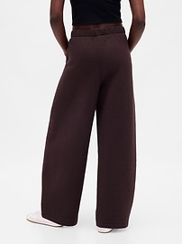 Image number 4 showing, GapFit Quilted Jacquard Barrel Pants