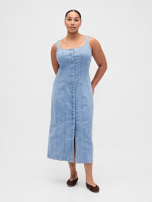 L'image numéro 5 présente Robe longue à boutons en denim à coutures apparentes