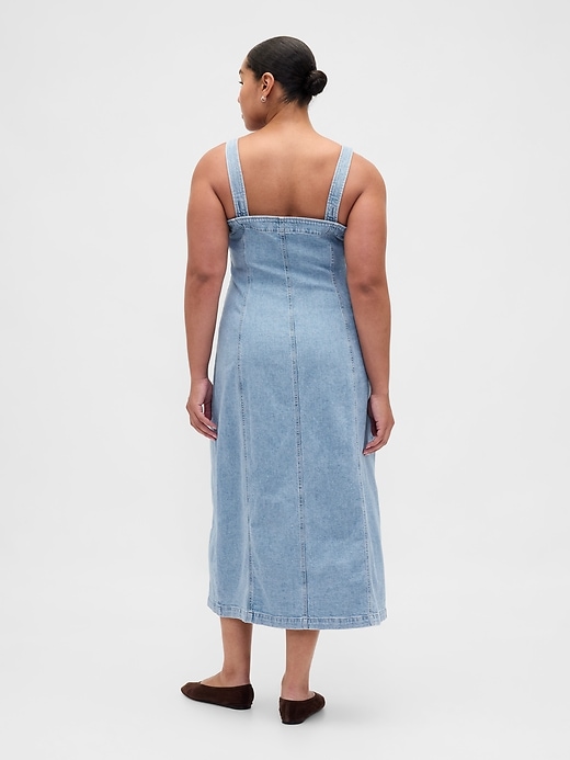 L'image numéro 6 présente Robe longue à boutons en denim à coutures apparentes