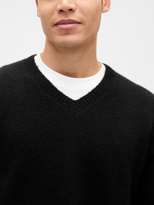 Image number 4 showing, Relaxed V-Neck Crop Sweater