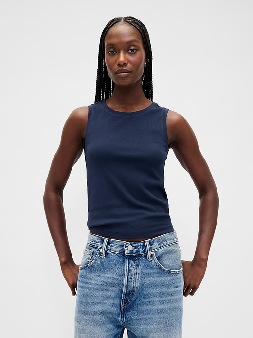 L'image numéro 1 présente Camisole moderne