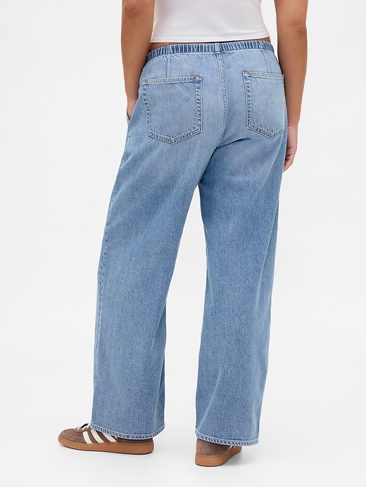 L'image numéro 6 présente Jean confort ample années 90 à taille basse Douceur suprême