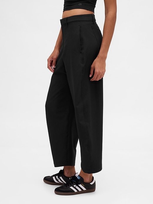 Image number 3 showing, GapFit Mid Rise Lined Runaround Barrel Pants