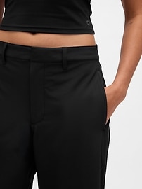 Image number 5 showing, GapFit Mid Rise Lined Runaround Barrel Pants