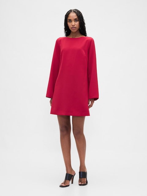 ROBE COURTE DROITE À COL BATEAU