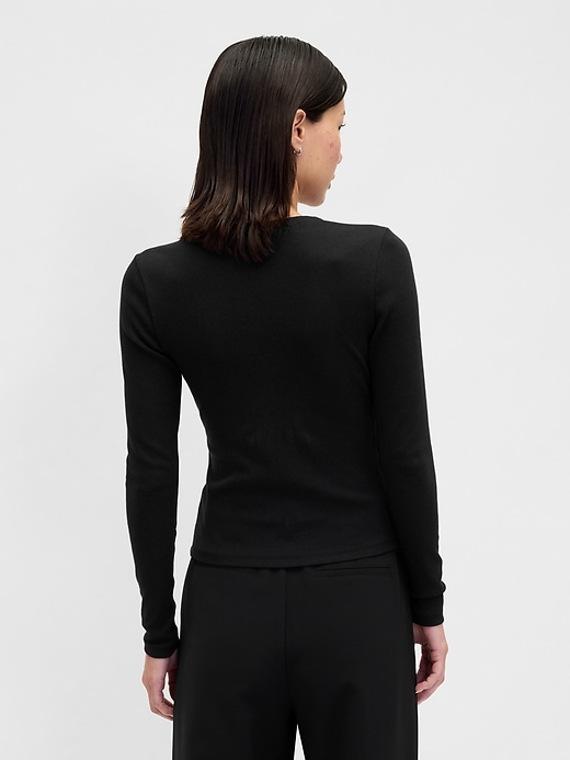 L'image numéro 3 présente Cardigan moderne à boutons bijoux