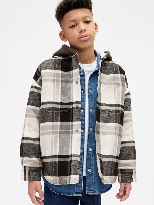 L'image numéro 1 présente Veste-chemise à capuchon en flanelle doublée de sherpa pour Enfant