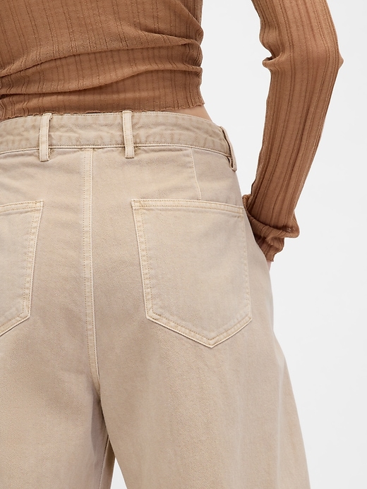 L'image numéro 9 présente Pantalon coupe baril à taille basse moyenne en sergé