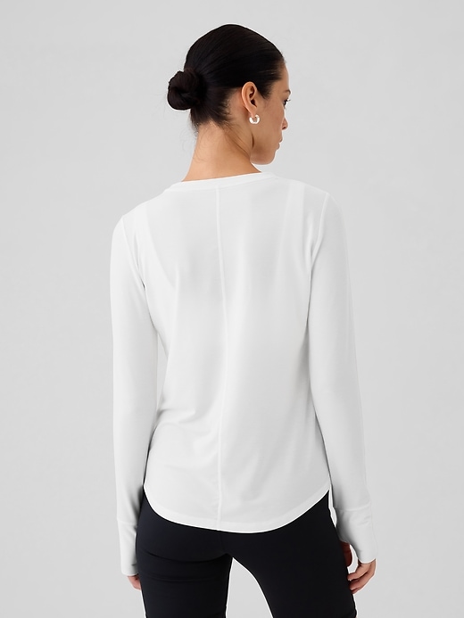 L'image numéro 2 présente T-shirt GapFit respirant