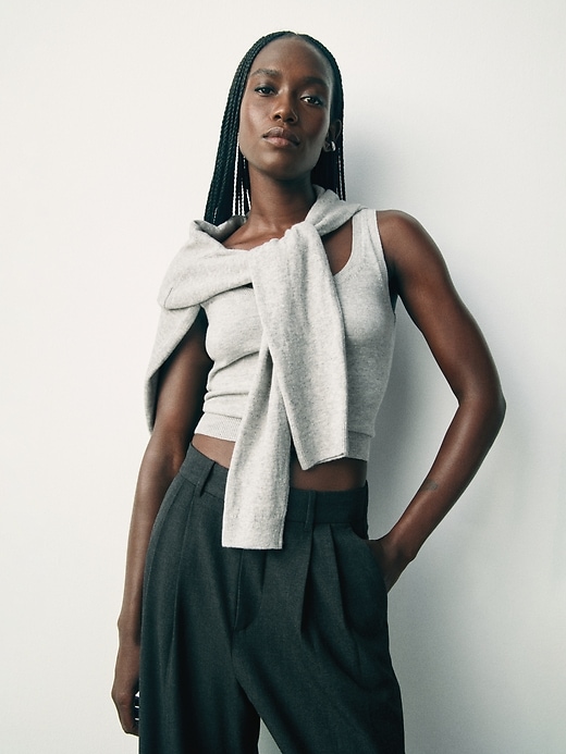 L'image numéro 6 présente Camisole courte Effet cachemire