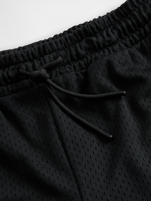 L'image numéro 6 présente Short à taille extensible GapSport en maille pour Enfant, entrejambe de 21,5 cm