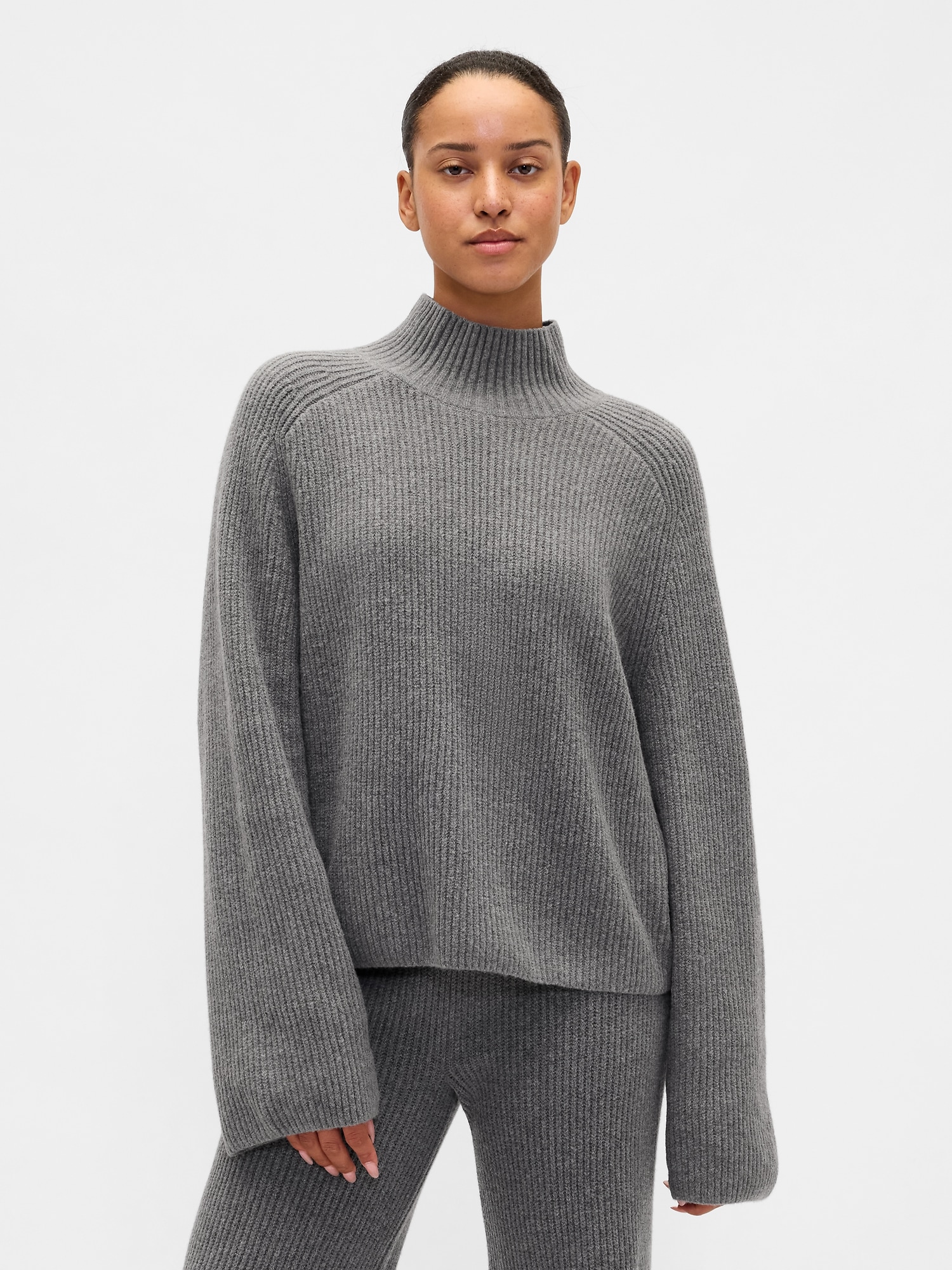 CashSoft Shaker-Stitch Turtleneck Sweater