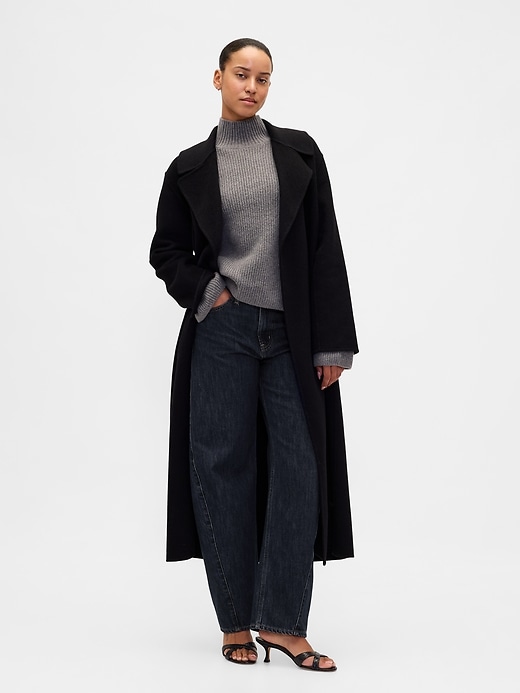 L'image numéro 2 présente Chandail à col roulé à mailles perlées Effet cachemire