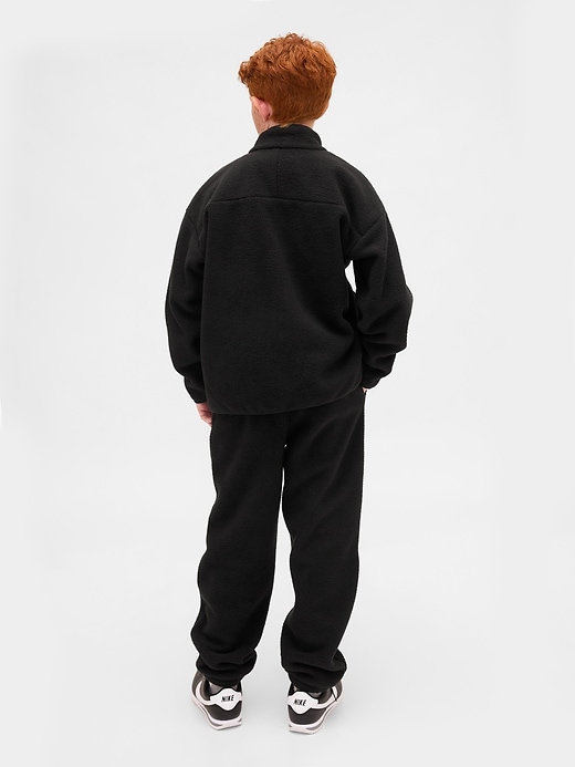 L'image numéro 3 présente Pantalon de jogging décontracté en sherpa pour Enfant
