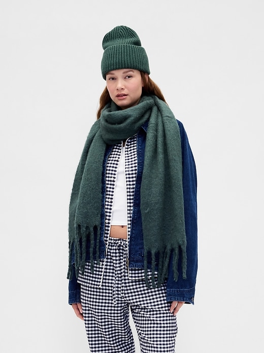 L'image numéro 1 présente Écharpe brossée à franges